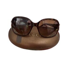 🚨Sold🚨Gucci Bamboo Sunnies with case!